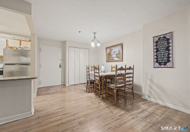 111 Dekoven Drive 202, Middletown, CT 06457