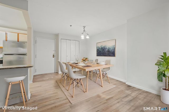 111 Dekoven Drive 202, Middletown, CT 06457