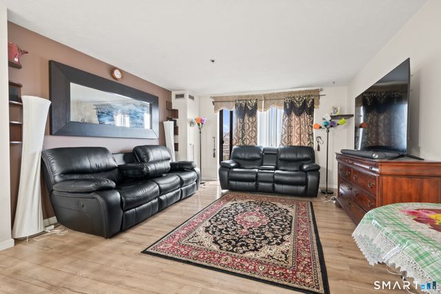 111 Dekoven Drive 202, Middletown, CT 06457