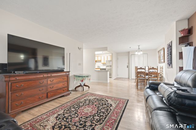 111 Dekoven Drive 202, Middletown, CT 06457