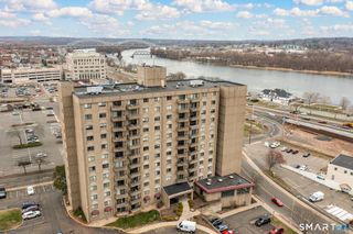 111 Dekoven Drive 202, Middletown, CT 06457