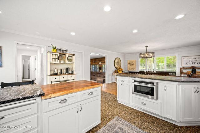 7671 N 4th St, Dalton Gardens, ID 83815