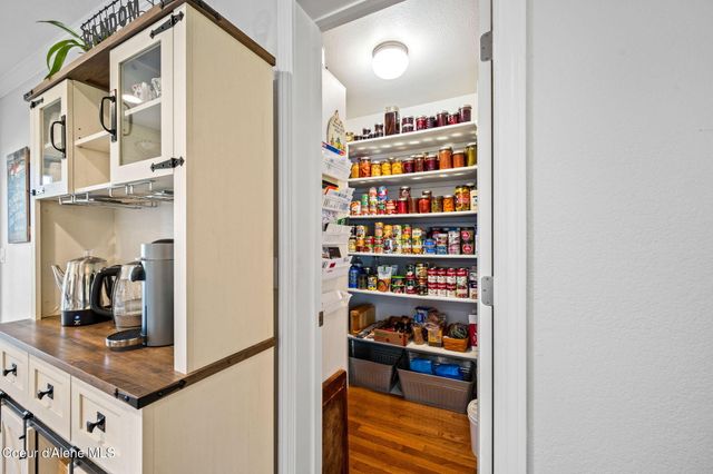 7671 N 4th St, Dalton Gardens, ID 83815