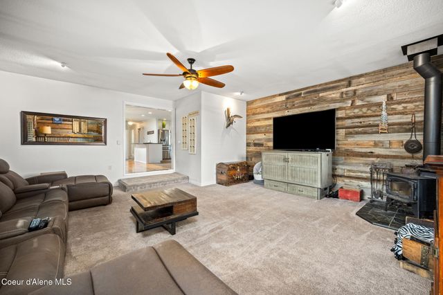 7671 N 4th St, Dalton Gardens, ID 83815