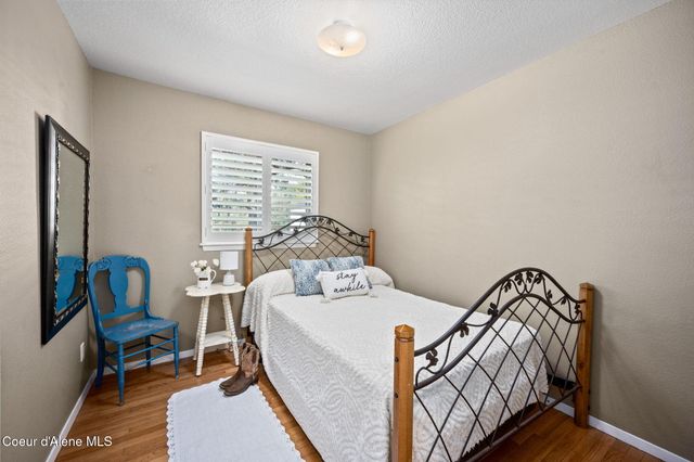 7671 N 4th St, Dalton Gardens, ID 83815