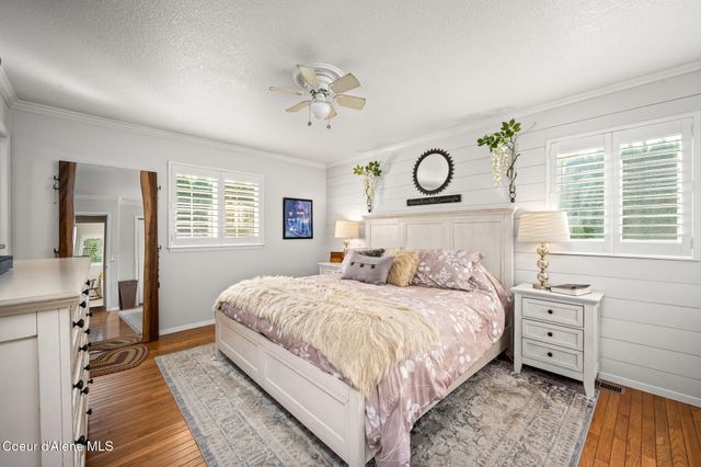 7671 N 4th St, Dalton Gardens, ID 83815