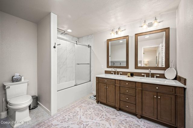 7671 N 4th St, Dalton Gardens, ID 83815