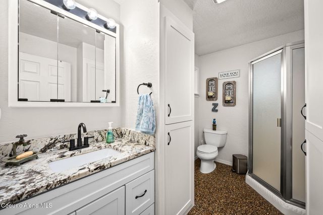 7671 N 4th St, Dalton Gardens, ID 83815