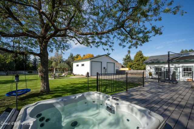 7671 N 4th St, Dalton Gardens, ID 83815