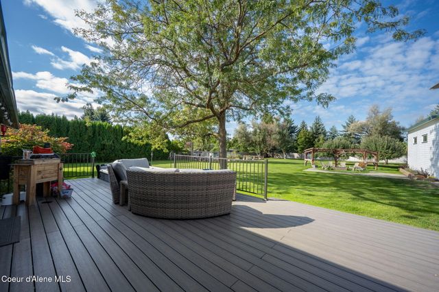 7671 N 4th St, Dalton Gardens, ID 83815