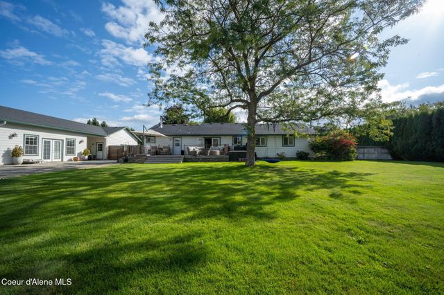 7671 N 4th St, Dalton Gardens, ID 83815