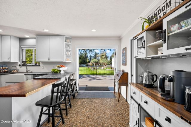 7671 N 4th St, Dalton Gardens, ID 83815