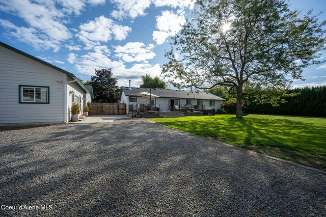 7671 N 4th St, Dalton Gardens, ID 83815