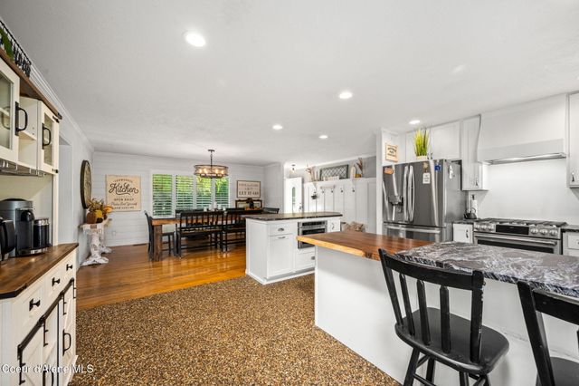 7671 N 4th St, Dalton Gardens, ID 83815