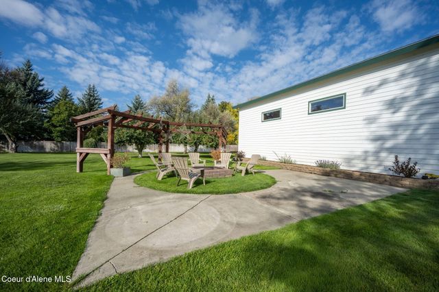 7671 N 4th St, Dalton Gardens, ID 83815