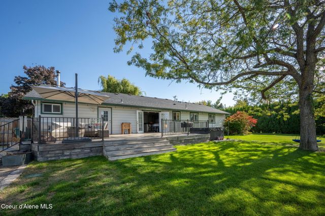 7671 N 4th St, Dalton Gardens, ID 83815