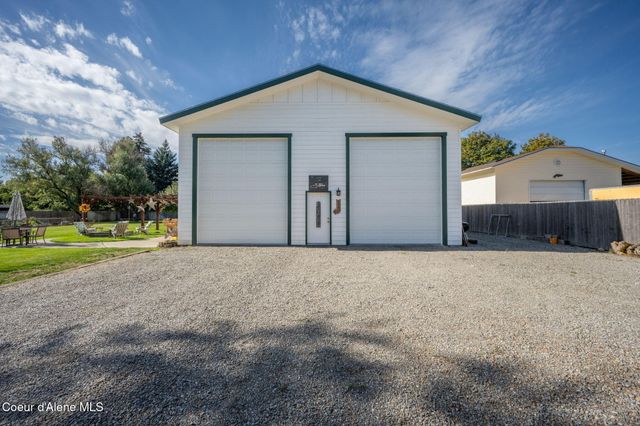 7671 N 4th St, Dalton Gardens, ID 83815