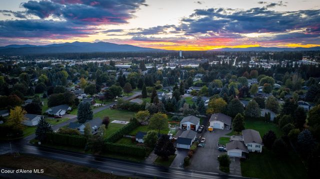 7671 N 4th St, Dalton Gardens, ID 83815