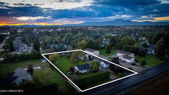 7671 N 4th St, Dalton Gardens, ID 83815