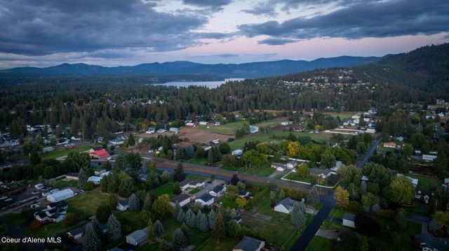 7671 N 4th St, Dalton Gardens, ID 83815