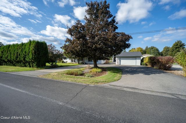 7671 N 4th St, Dalton Gardens, ID 83815