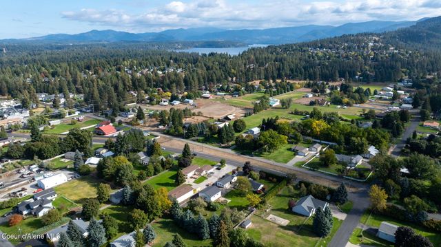 7671 N 4th St, Dalton Gardens, ID 83815