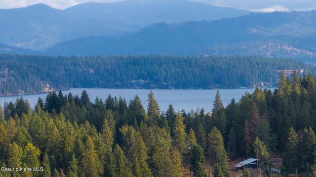 7671 N 4th St, Dalton Gardens, ID 83815