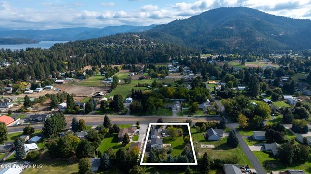 7671 N 4th St, Dalton Gardens, ID 83815