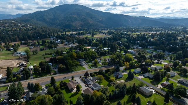 7671 N 4th St, Dalton Gardens, ID 83815