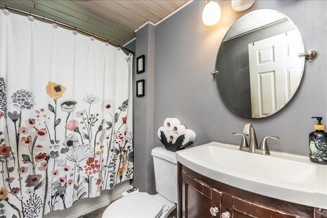 43 Crestwood Cir, Lawrence, MA 01843