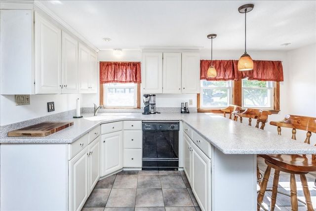 43 Crestwood Cir, Lawrence, MA 01843