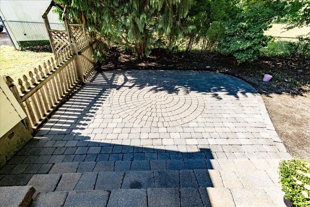 43 Crestwood Cir, Lawrence, MA 01843