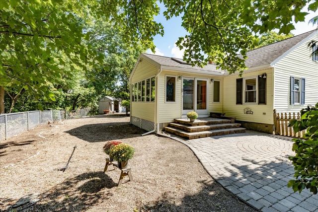43 Crestwood Cir, Lawrence, MA 01843