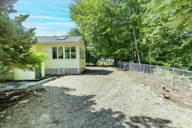 43 Crestwood Cir, Lawrence, MA 01843