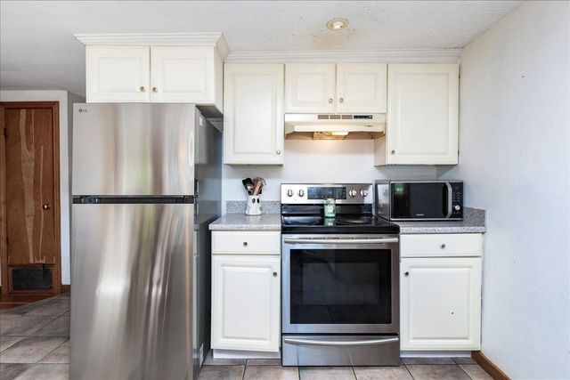 43 Crestwood Cir, Lawrence, MA 01843