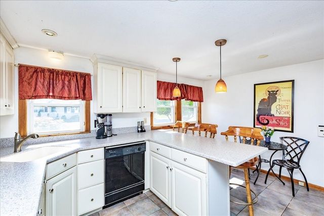 43 Crestwood Cir, Lawrence, MA 01843