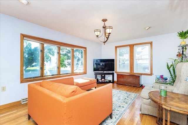 43 Crestwood Cir, Lawrence, MA 01843