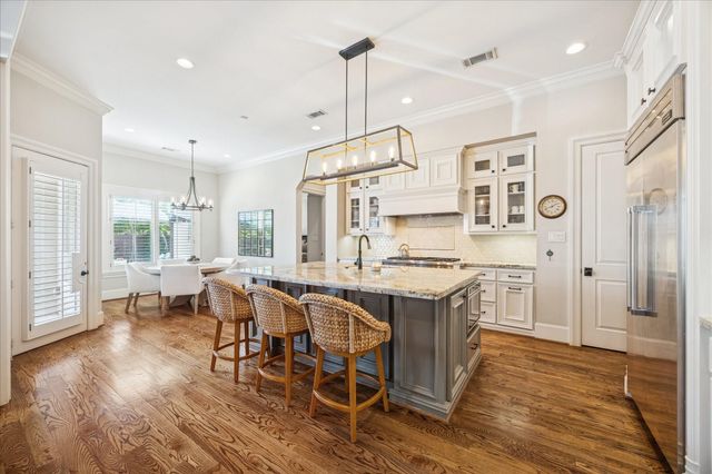 1525 Wakefield Drive, Houston, TX 77018