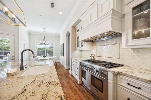 1525 Wakefield Drive, Houston, TX 77018