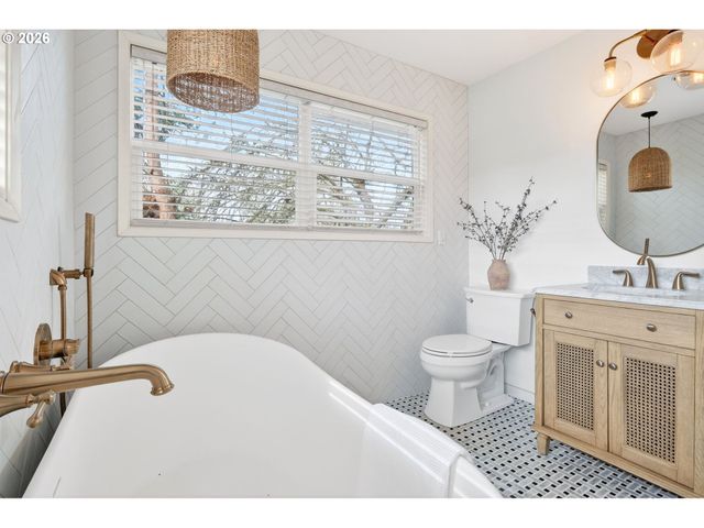 1195 Nw GARIBALDI St, Hillsboro, OR 97124