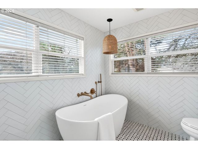 1195 Nw GARIBALDI St, Hillsboro, OR 97124