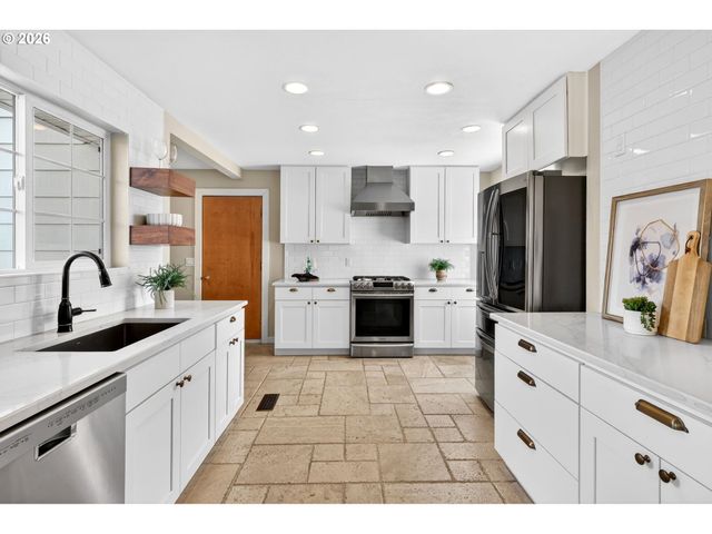 1195 Nw GARIBALDI St, Hillsboro, OR 97124