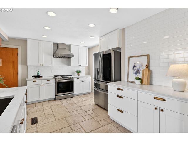 1195 Nw GARIBALDI St, Hillsboro, OR 97124