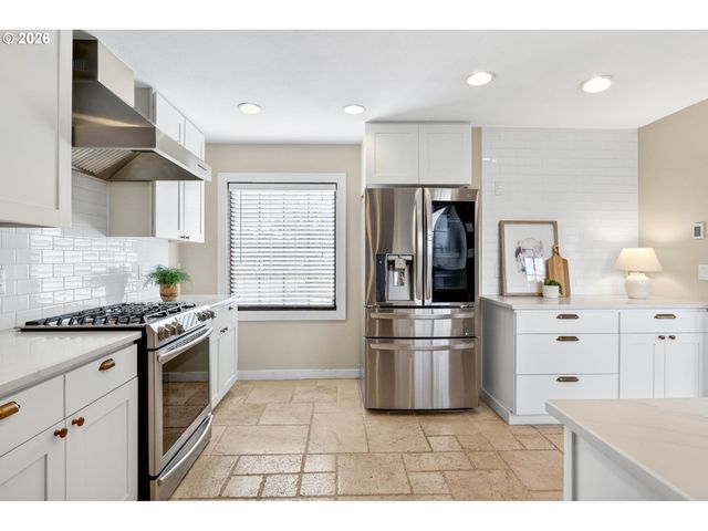 1195 Nw GARIBALDI St, Hillsboro, OR 97124