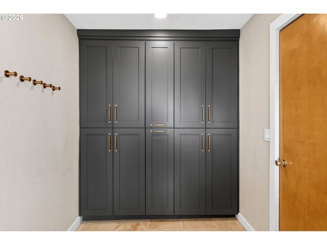 1195 Nw GARIBALDI St, Hillsboro, OR 97124