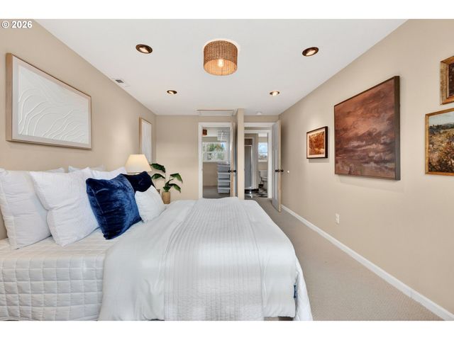 1195 Nw GARIBALDI St, Hillsboro, OR 97124