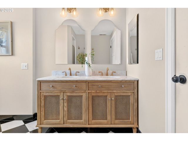 1195 Nw GARIBALDI St, Hillsboro, OR 97124