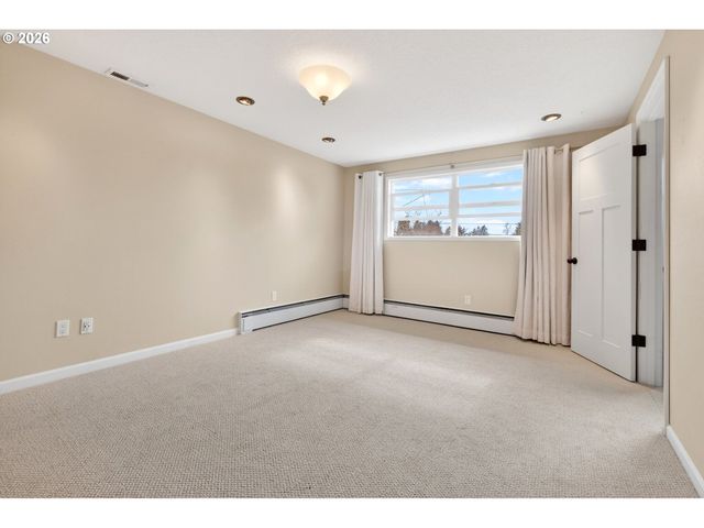 1195 Nw GARIBALDI St, Hillsboro, OR 97124