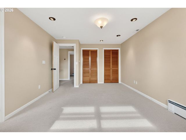 1195 Nw GARIBALDI St, Hillsboro, OR 97124