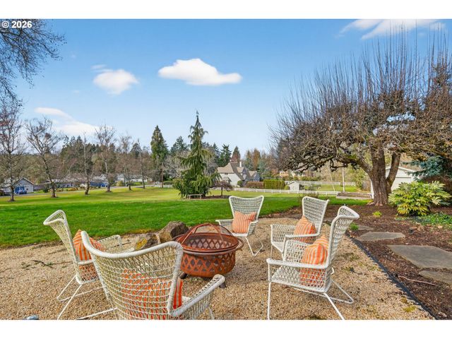 1195 Nw GARIBALDI St, Hillsboro, OR 97124